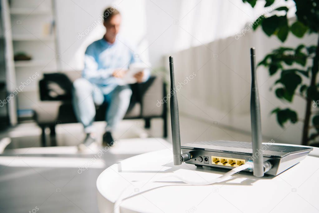 Rete aziendale con access point Wi‑Fi in un ufficio moderno